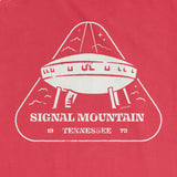 Señal de montaña. Camiseta de la casa de la nave espacial