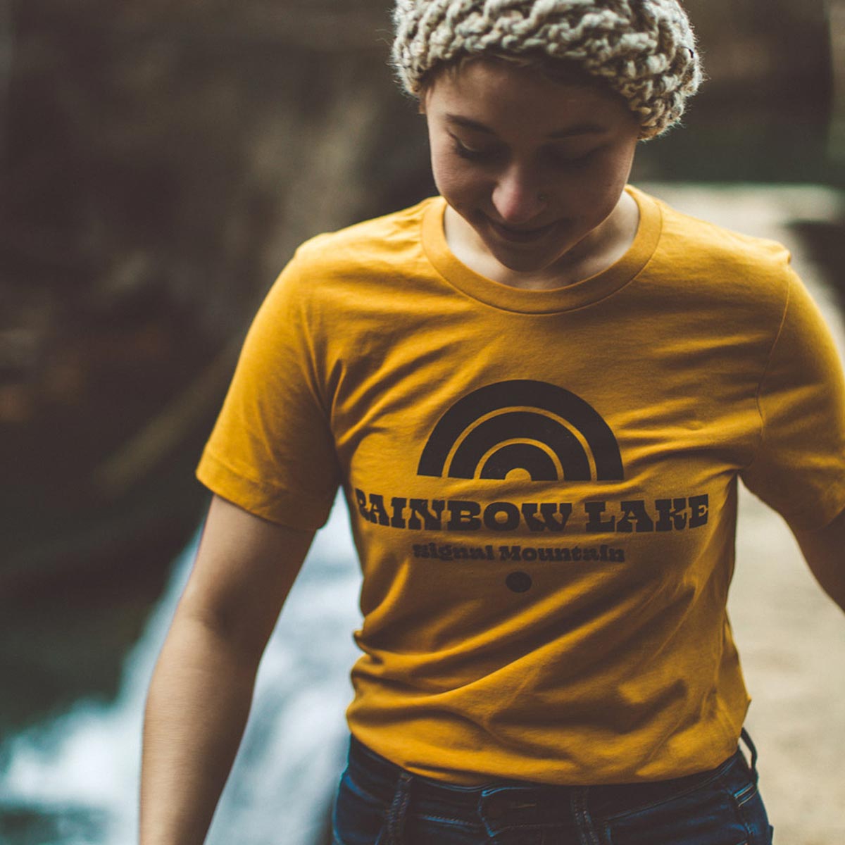 Camiseta del lago arcoiris